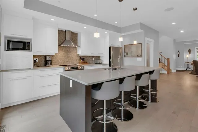 4616 82 St, Calgary 4