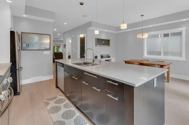 4616 82 St, Calgary 5