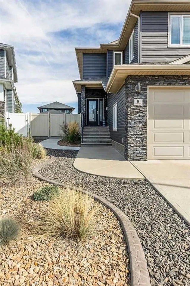 8 Hamptons Cres, Medicine Hat 3