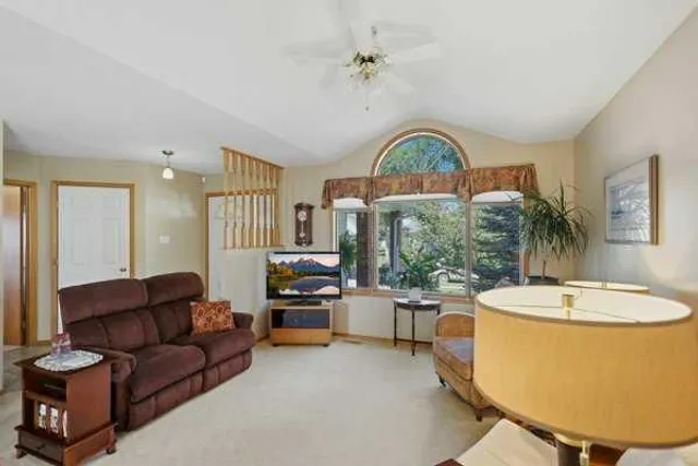 5217 50 Ave, Ponoka 4