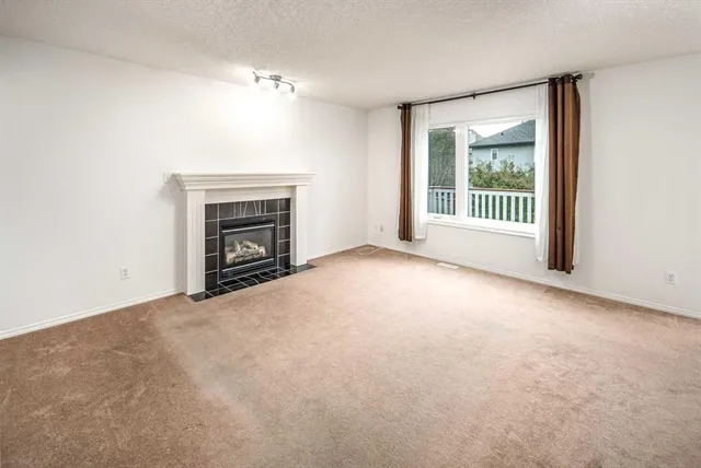 112 Everridge Dr, Calgary 3
