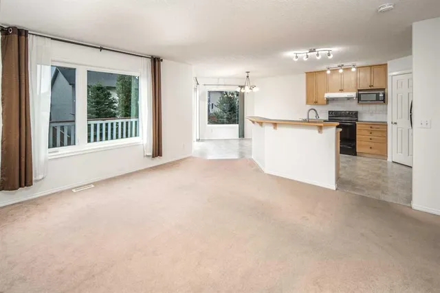 112 Everridge Dr, Calgary 5