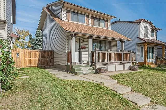 136 Castleridge Dr, Calgary 2