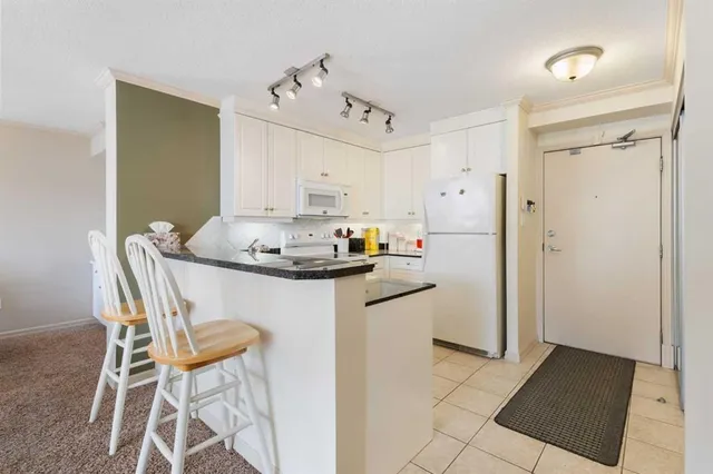 4603 Varsity Dr #704, Calgary 3