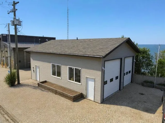 81 Peace River Avenue, Joussard 2