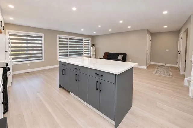 6827 Temple Dr, Calgary 5