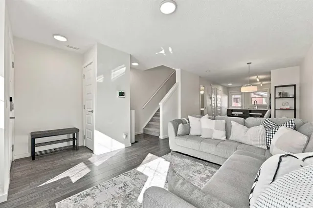 520 Auburn Bay Cir, Calgary 2