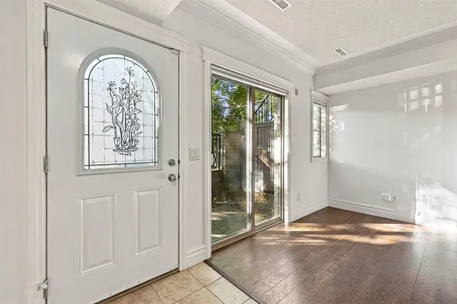 1728 35 Ave #104, Calgary 5