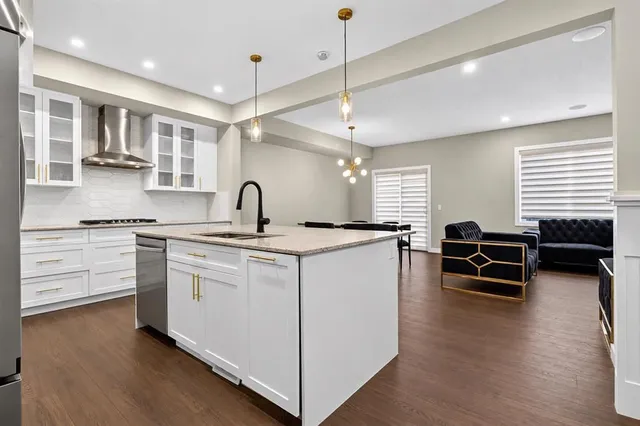 66 Belmont Manor, Calgary 3