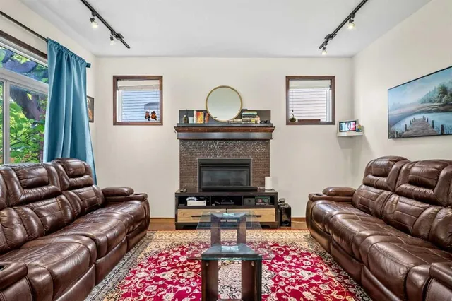 562 Cranston Dr, Calgary 4