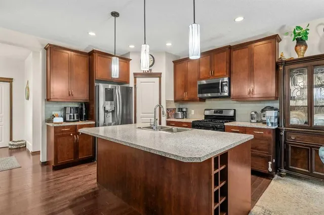 562 Cranston Dr, Calgary 5