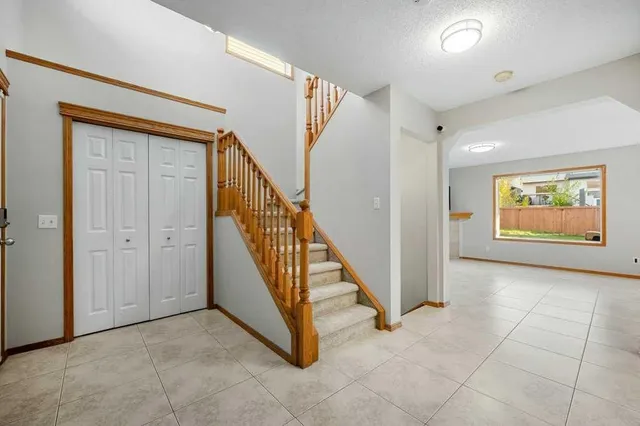 1041 Cranston Dr, Calgary 4