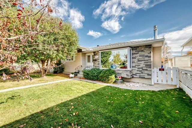 1040 Motherwell Rd, Calgary 2