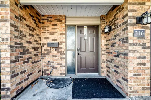 316 Coachway Lane, Calgary 3