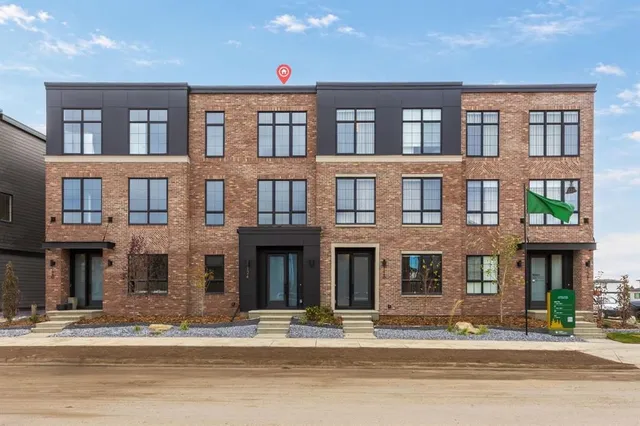 124 Greenwich Dr, Calgary 2