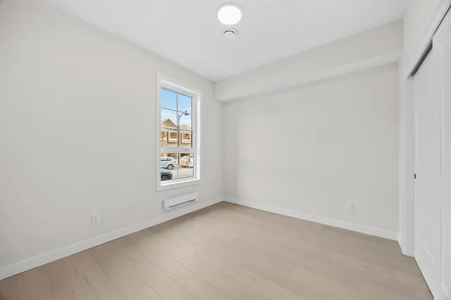 124 Greenwich Dr, Calgary 5