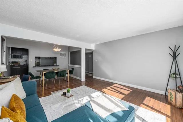 1908 28 Ave #301, Calgary 5