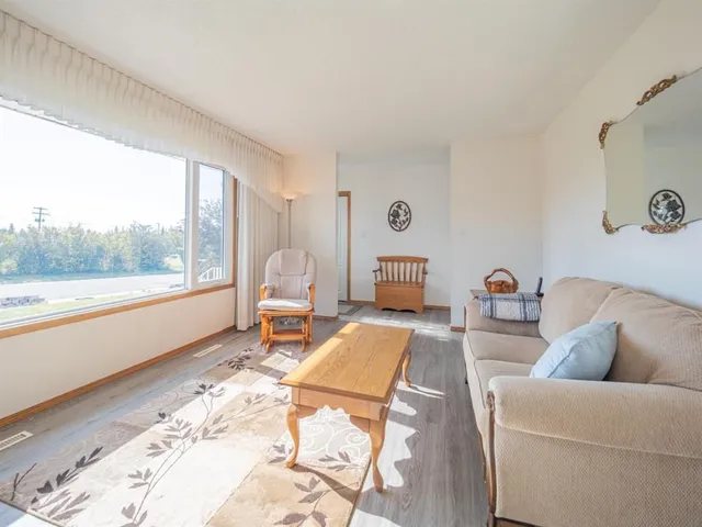 5320 54 St, Bashaw 4