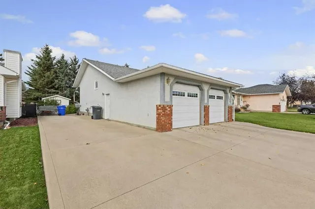 5506 Silverthorn Rd, Olds 4