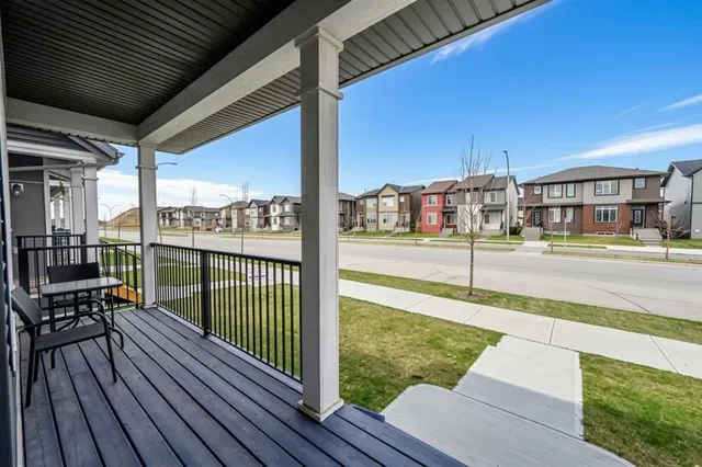9039 52 St, Calgary 3