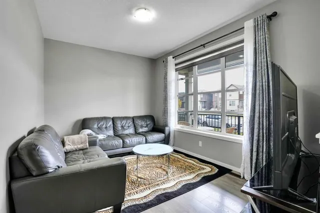 9039 52 St, Calgary 5