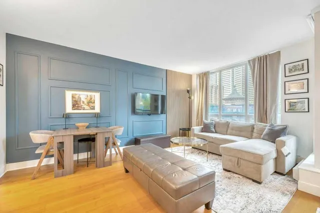 222 Riverfront Ave #220, Calgary 3