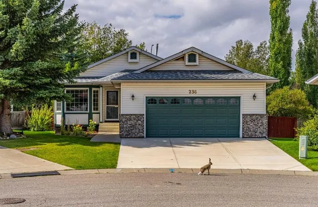 236 Edgebrook Gdns, Calgary 2