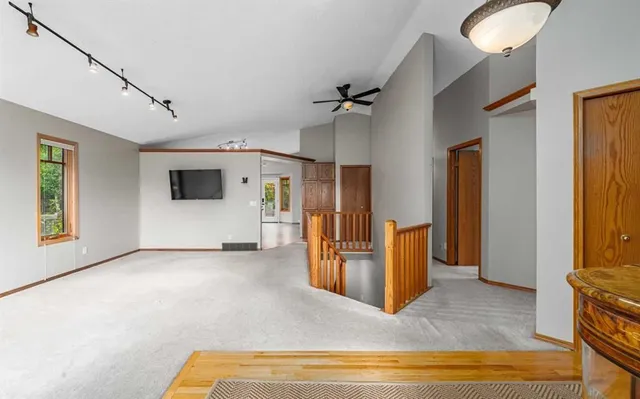 236 Edgebrook Gdns, Calgary 5