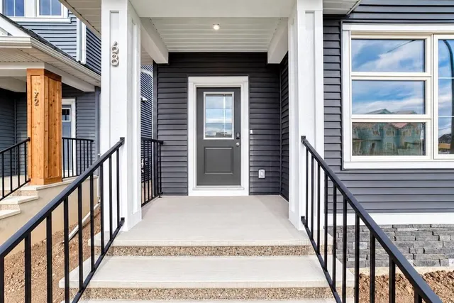 68 Lewiston St, Calgary 2