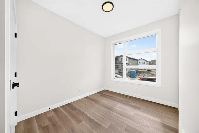 68 Lewiston St, Calgary 5