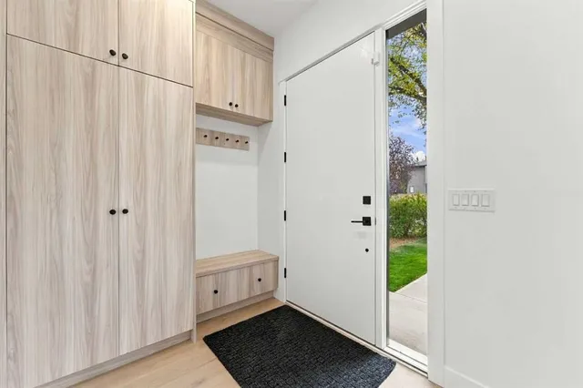 2300 6 St, Calgary 3