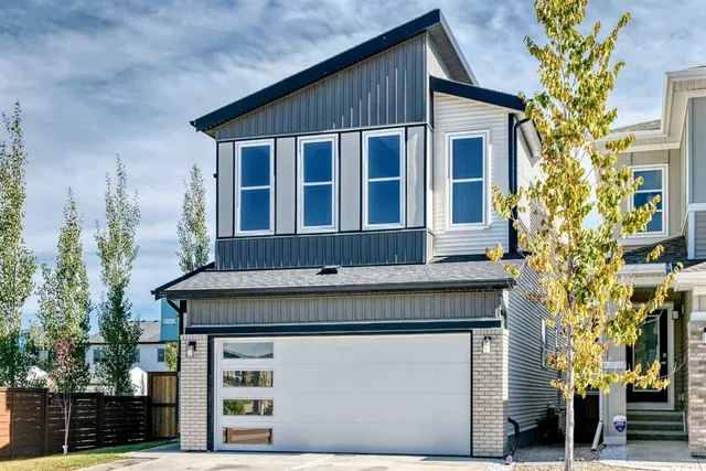 570 Creekstone Cir, Calgary