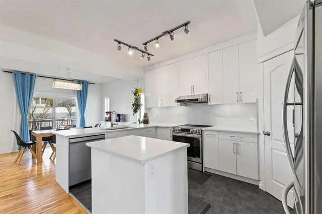 82 Country Hills Gdns, Calgary 5