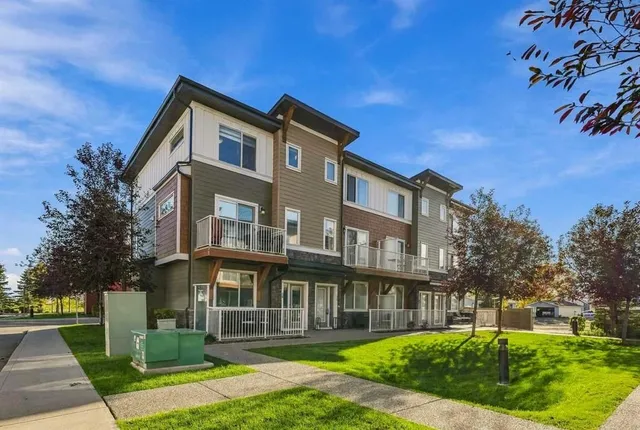 111 Rainbow Falls Gate #30, Chestermere 3
