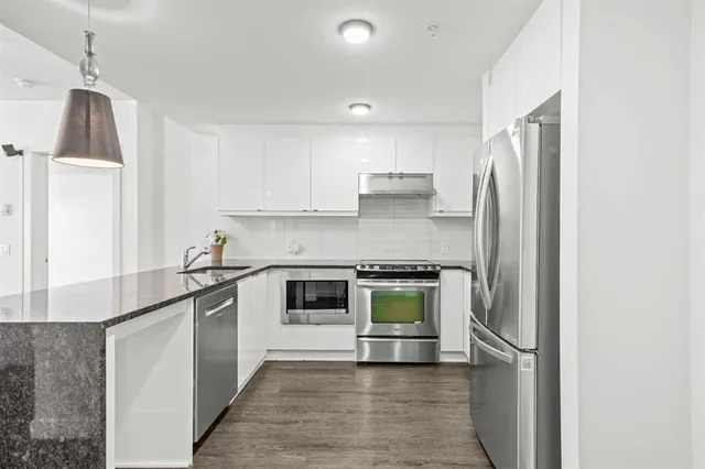 25 Aspenmont Hts #103, Calgary 3