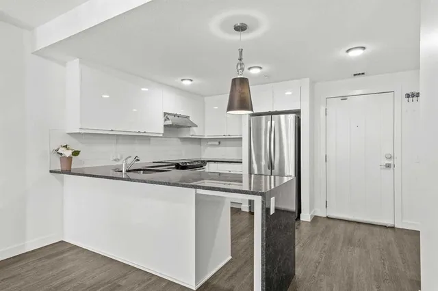 25 Aspenmont Hts #103, Calgary 4