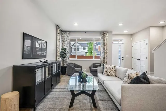 174 Mitchell Rd, Calgary 5