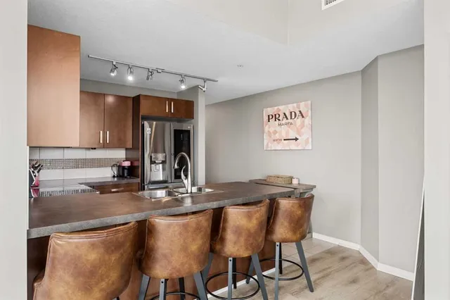210 15 Ave #206, Calgary 3