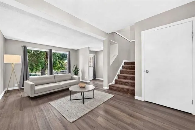 96 Erin Woods Blvd, Calgary 5