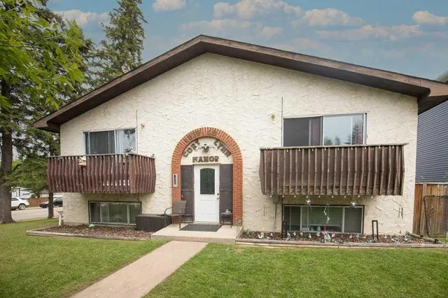 4639 48 St, Sylvan Lake