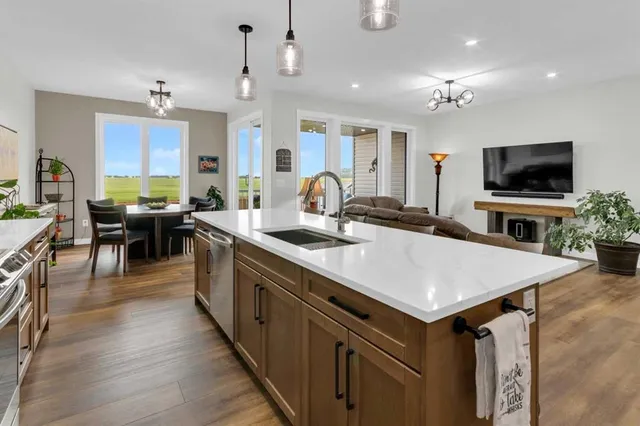 79 Vincent Cres, Olds 5