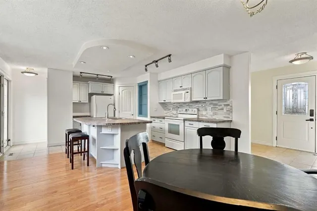 6624 37 St, Calgary 5