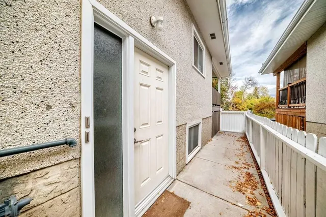 7409 37 Ave, Calgary 3