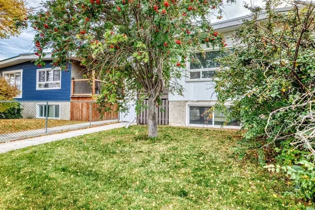 7409 37 Ave, Calgary 5