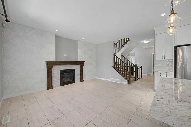 604 Midtown Pl, Airdrie 5