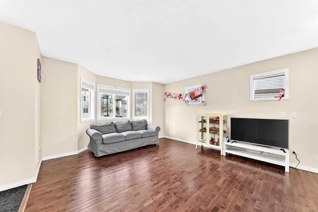 48 Royal Birch Villas, Calgary 5