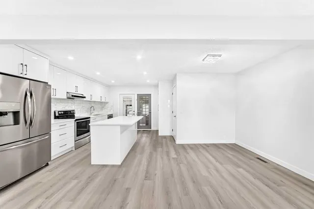 3319 Radcliffe Dr, Calgary 4