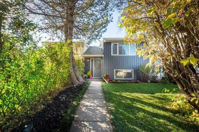 28 Whiteside Cres, Red Deer 2