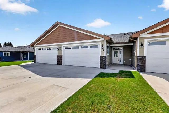 610 4 Ave #28, Sundre 2