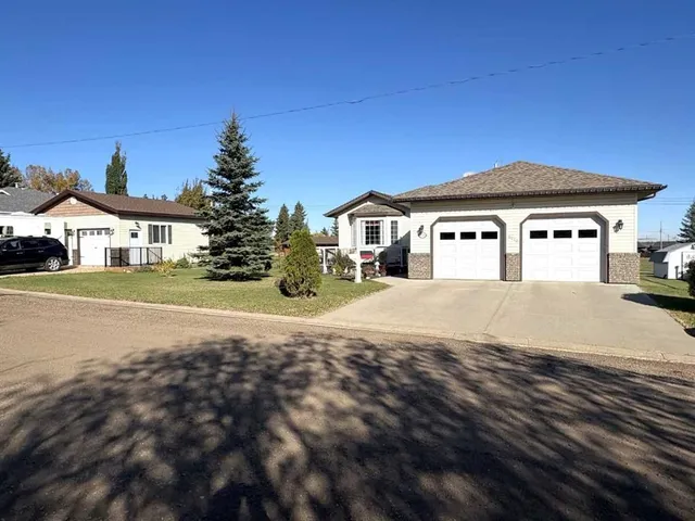 5220 48 Ave, Lougheed 2